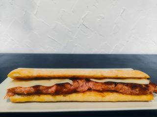 Bocadillo de butifarra del payes con queso