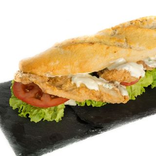 Bocadillo De Pechuga Rebozada Con Bacón