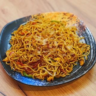 Hokusai yakisoba con pollo