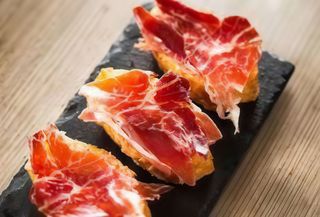 Tostada De Jamón Con Tomate