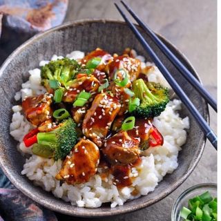 Solomillo de cerdo en salsa teriyaki con arroz