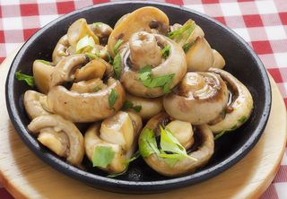 Champiñones al ajillo