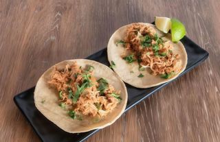Taco de tinga de pollo (2 uds.)