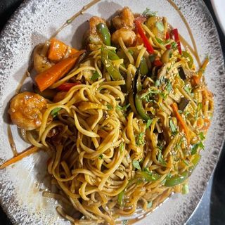 Wok De Gambas Con Pasta Y Salsa Agridulce