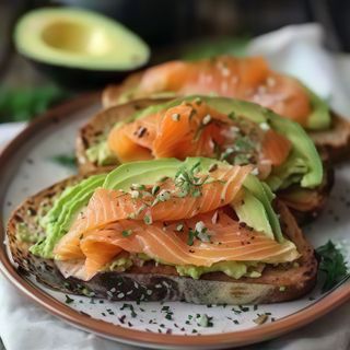 Tostada Salmon’s Avocado