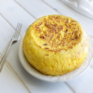 Tapa De Tortilla De Patata Y Cebolla (Española)