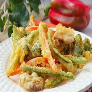 Tapa Surtido De Verduras De La Huerta En Tempura Crujiente Y Romesco