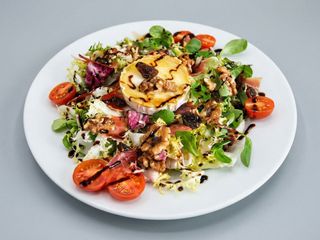 Ensalada De Brotes Tiernos Con Bacon