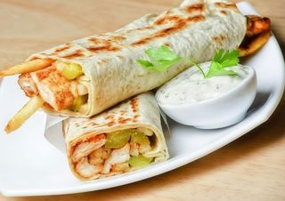 Rollo kebab con arroz o patatas