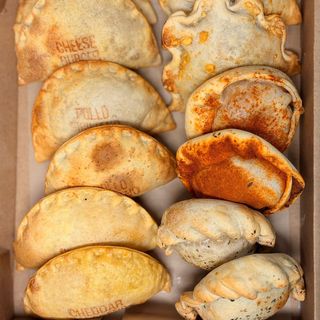 CAJA GRANDE 12 EMPANADAS