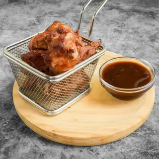 Alitas de pollo (6 uds.) y patatas