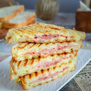 Bikini bacon y queso