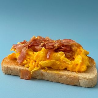 Tosta De Tortilla Francesa bacon caramelizado