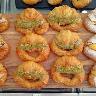 MEDIALUNAS ARGENTINAS RELLENAS (6 und)