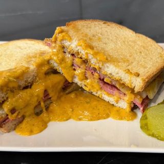 Sándwich Pategg con Bebida