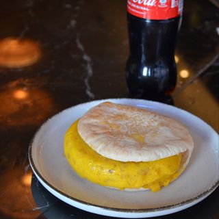 Menú Pita de Tortilla y bebida.