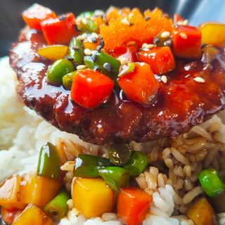 22. Arroz con Ternera y Verdura con Salsa de Tomate y Miel / Rice With Veal And Vegetables In Honey Tomato Sauce