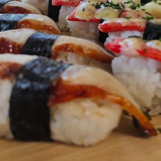 nigiri anguila flameado 2uni