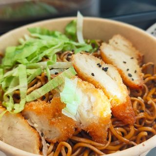 Tallarines Japoneses pollo con salsa teriyaki