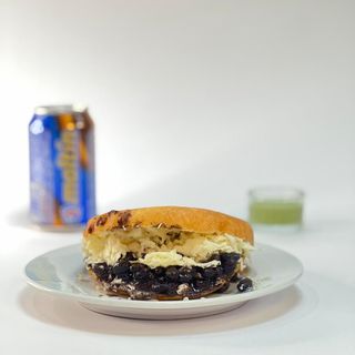 Arepa Dominó