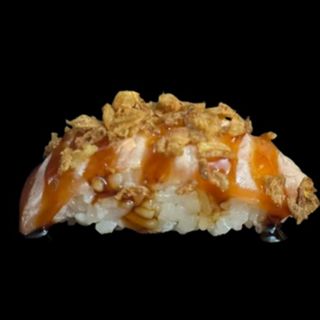 75. Nigiri de salmón flameado crispy 2u.