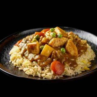 31. Arròs al curri amb pollastre i teriyaki