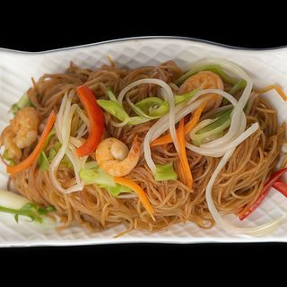 36. Fideos de arroz con gambas