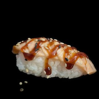74. Nigiri de salmón flameado 2u.
