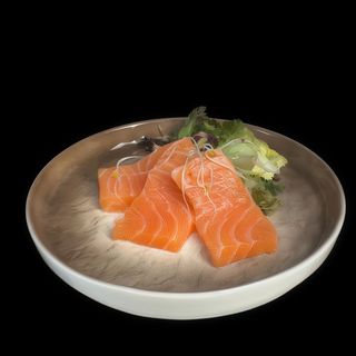 131. Sashimi salmón