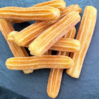 12 churros finos. 
