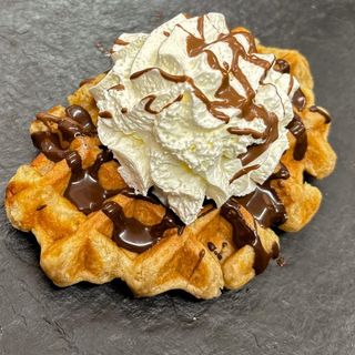 Gofres amb xocolata i nata (ud.)