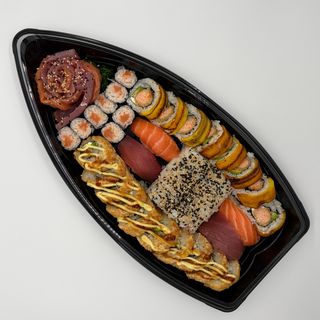 Menú de Navidad (46 piezas) + Botella de vino