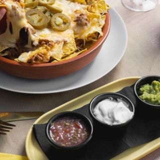 NACHOS CHILI CHEDDAR