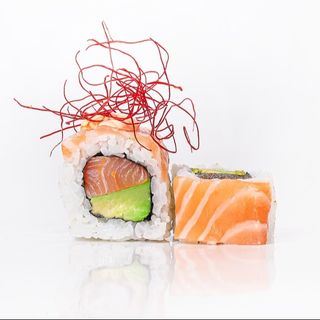 121.Ura Spicy Salmón(8 pzs.)