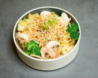 Fideos de huevo（炒面）