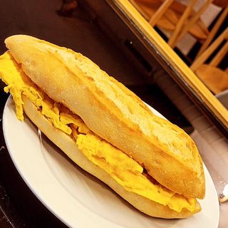 Bocadillo tortilla francesa