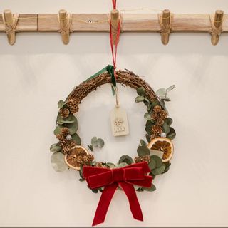 Corona de Navidad con Materiales Preservados