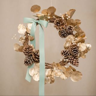 Corona Preservada Artesanal en Tonos Dorados (Tamano Mediano)