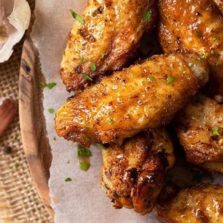 Alitas adobadas 5und.