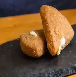 Queso frito con mermelada de tomate (4 uds.)