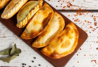 Empanada de chorizo y queso (1 ud.)