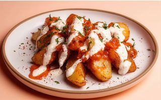 Ración De Patatas Bravas