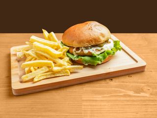 Hamburguesa pollo crunchy Mas Ración de Patatas