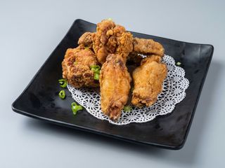 F148. Alitas de pollo frito