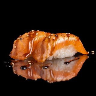 101.Nigiri de salmón flameado