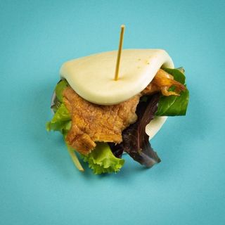 139. YAKI BAO DE POLLO