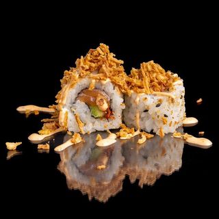 130. ROLLO CRUJIENTE DE SALMÓN PICANTE (4pzs)