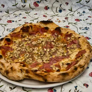 Pizza De Prosciutto E Funghi
