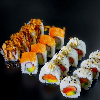Sushi combo 16