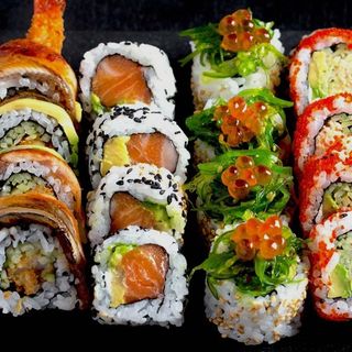 Sushi combo 32